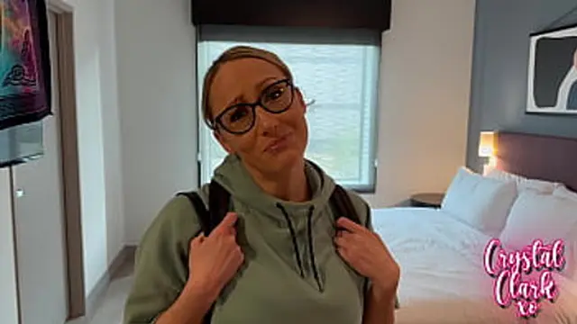 milf Drops By for a Naughty😈 Visit on Campus