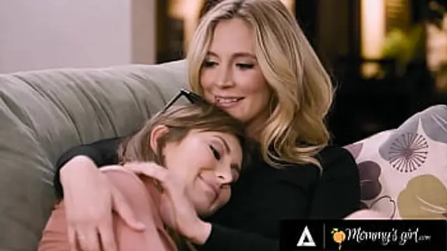 Sexy Mature Milf Plays with Teen Anal👌