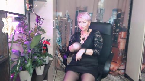 Mature babe gets filled with creamy delight in this raunchy gerontophilia
