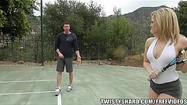 Blonde MILF Alexis Texas enjoys a deep penetration