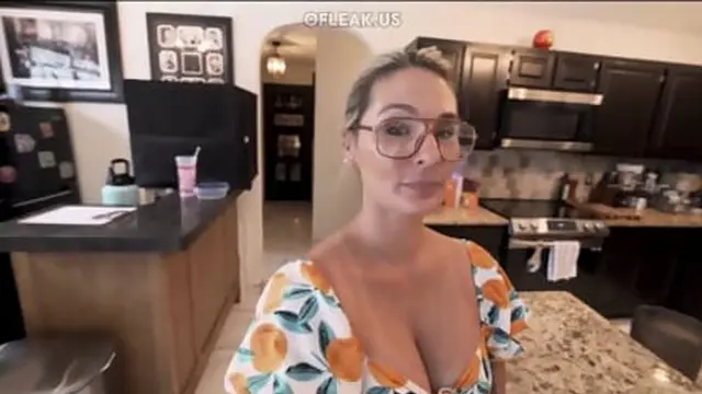 Siding with milf in the Split - Mandy Rhea