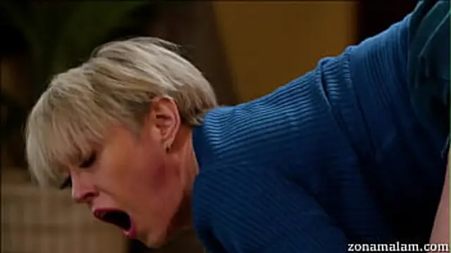 Sexy MILF Dee Williams gives a handjob and bounces on cock in cowgirl