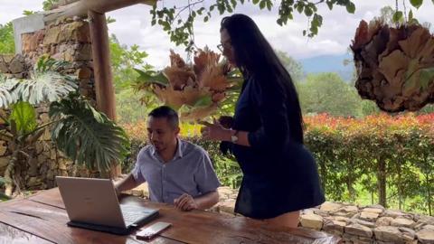 Bossy babe gets boned by horny🥵 executive in steamy office tryst