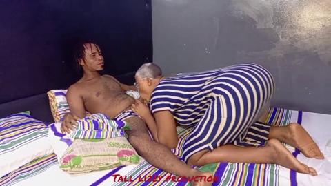 Granny Spied Son Masturbating & Served Him Her Wet Cunt✌