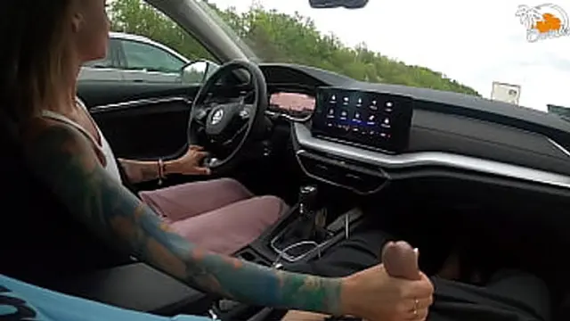 Dirty diver receives blowjob on flyway