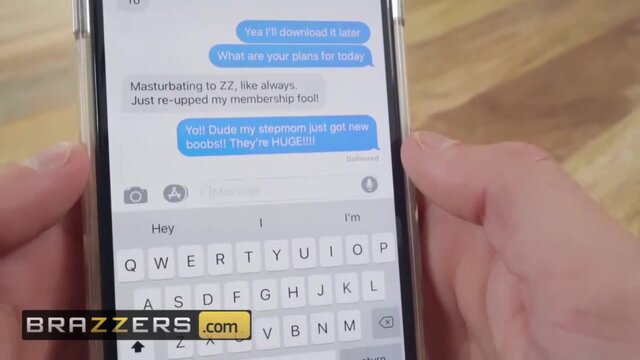 Busty MILF Alexis Fawx gets her big tits played with