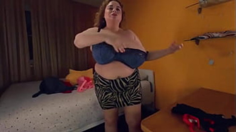 Huge Boobs Exhibition: Non-Stop Tit Tease
