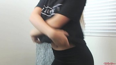 Blonde Bites, Stuffing Thongs Deep Into Her Juicy Cunt🌮️